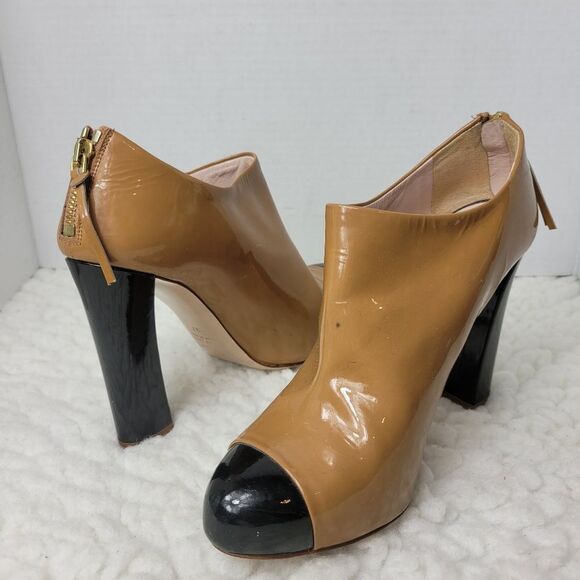 Miu Miu Bottie Women's Shoes Size 6.5 Beige Patent Leather Black Cap Toe Zipper - Picture 5 of 10